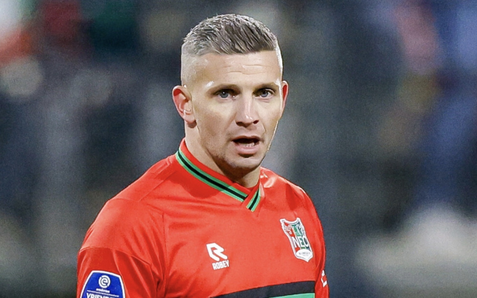 而新人在关 而新人在关